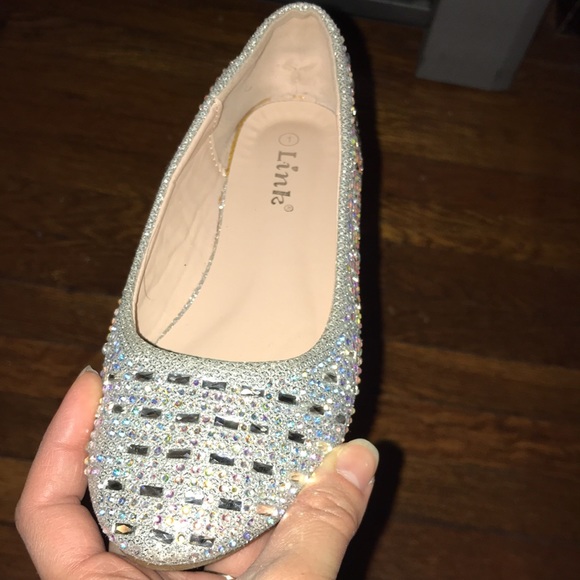 30 pairs of youth girls shoes. For bulk sale. - Picture 8 of 9